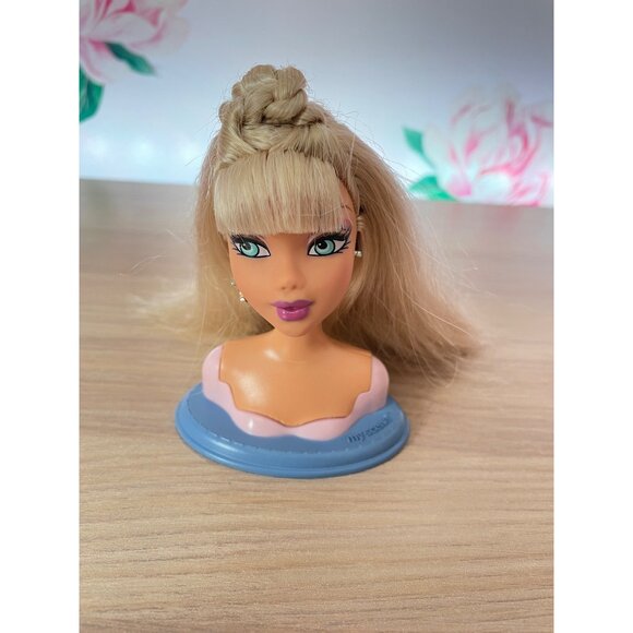 My Scene Swappin' Styles Barbie Heads & Stand - Picture 6 of 9